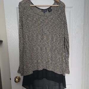 Lady Dutch Black and Cream Knit Top